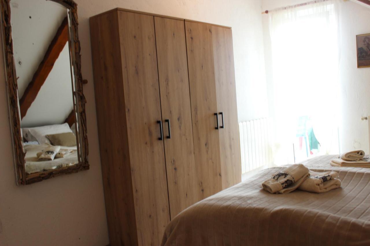 Apartment Ajda Udbina Luaran gambar