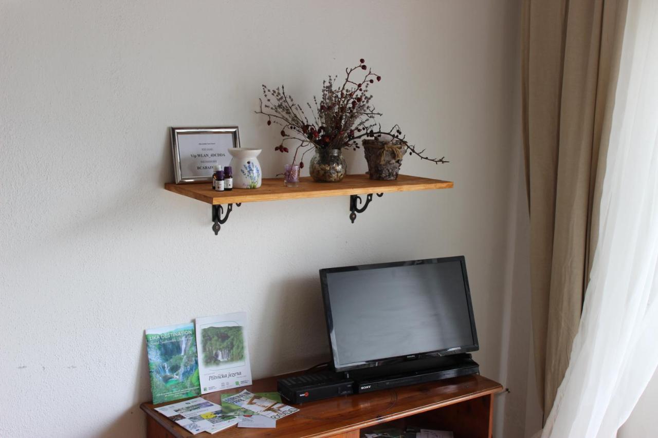 Apartment Ajda Udbina Luaran gambar
