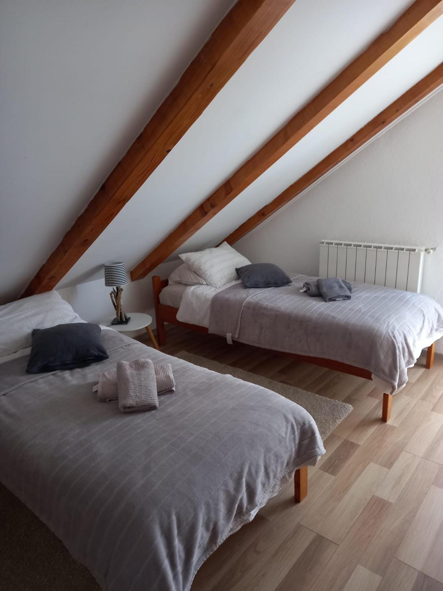 Apartment Ajda Udbina Luaran gambar